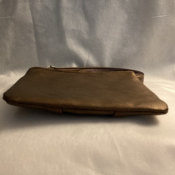 NWOT - Copper Coloured Crossbody Bag Adjustable Strap V Front Zippered Pocket - Picture 11 of 16
